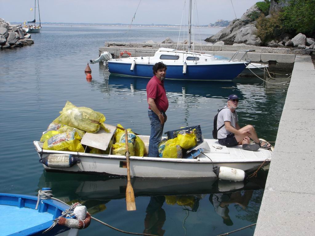 Aldo Strati (in piedi) con Lino Santoro (seduto)